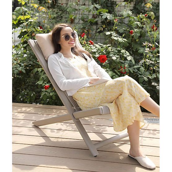 CHILL SAND Patio Furniture Set: Loungers and Table