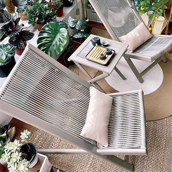 CHILL SAND Patio Furniture Set: Loungers and Table