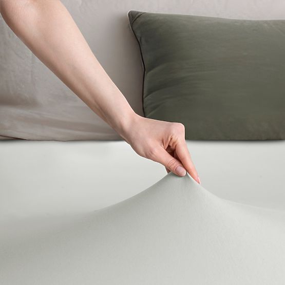 Fitted Sheet AMBER color white classic style material jersey 80-90x200 DecoKing