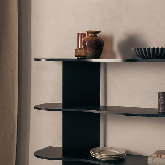 Low Shelf Rheo, Black, Wavy