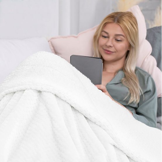 SHLEEPY Blanket in White with Jacquard Pattern Classic Style 130x180