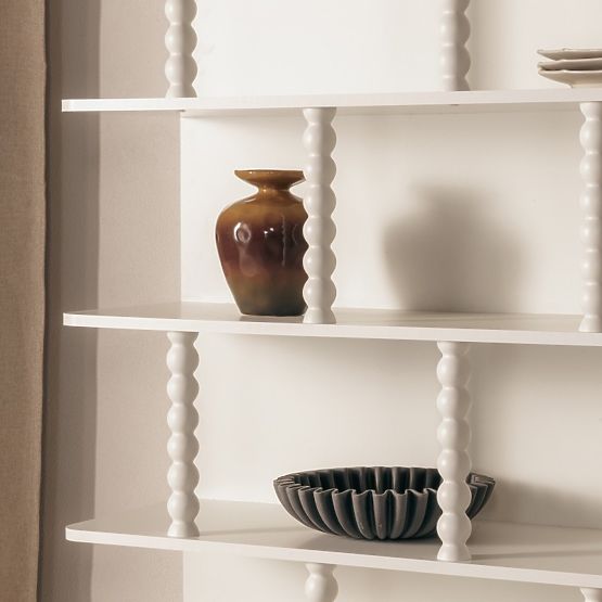 Tall Perla Shelf, White, Ball Supports